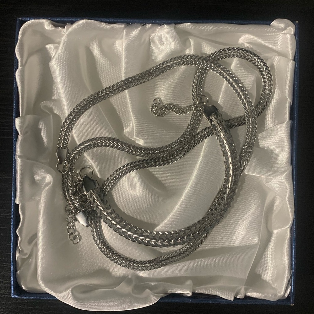 BNIB A necklace and bracelet set